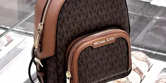 Скидки на рюкзаки от Michael Kors