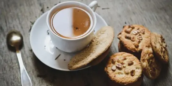 Напиток и десерт в подарок от Гранд Кофе&Бэйкэри в Деливио