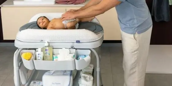 Пеленальный столик 2 в 1 от Chicco