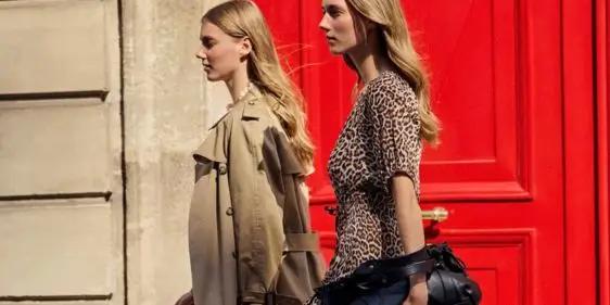 Распродажа одежды и аксессуаров в Au Pount Rouge