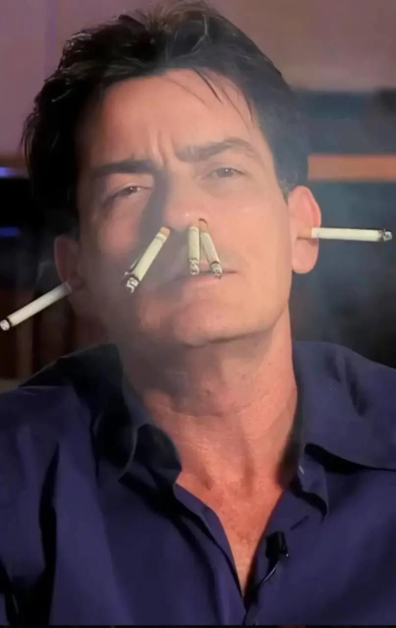 Зарубежные известные игроманы актеры: Чарли Шин